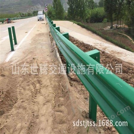 厂家批发 三波护栏板 热镀锌聚酯三波护栏板 2米间距钢板护栏